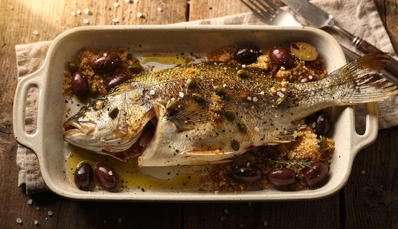 Loup au Four : recette avec Chapelure, olives et C&acirc;pres