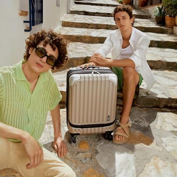 Découvrez notre analyse approfondie de la valise cabine LEVEL8 : évaluez sa robustesse et son élégance pour vos voyages futurs.