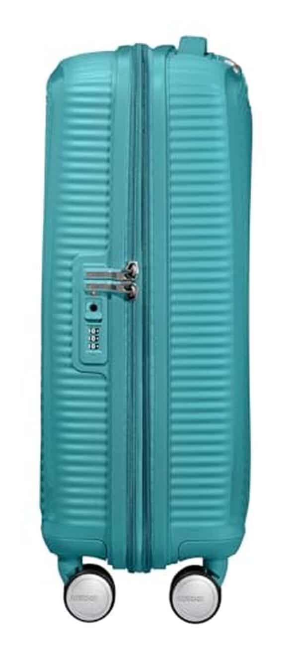 Découvrez notre test complet de la valise American Tourister Soundbox spinner S 55 cm turquoise : style, robustesse et innovation pour vos escapades