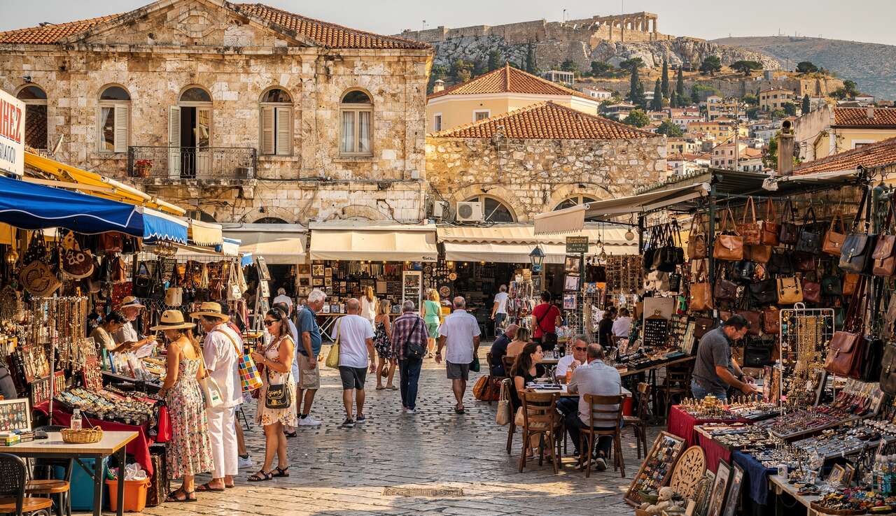 D&eacute;couvrir la place avissinas, c&oelig;ur du march&eacute; aux puces