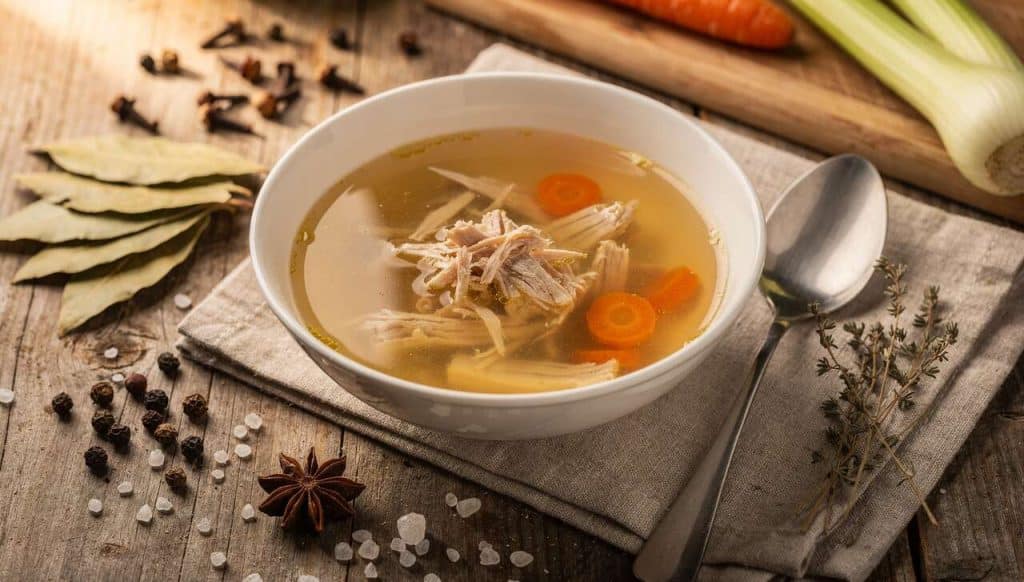 Recette de bouillon de poulet maison : un régal incontournable
