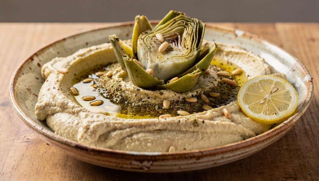 Recette : houmous à l'artichaut, pignons et zaatar