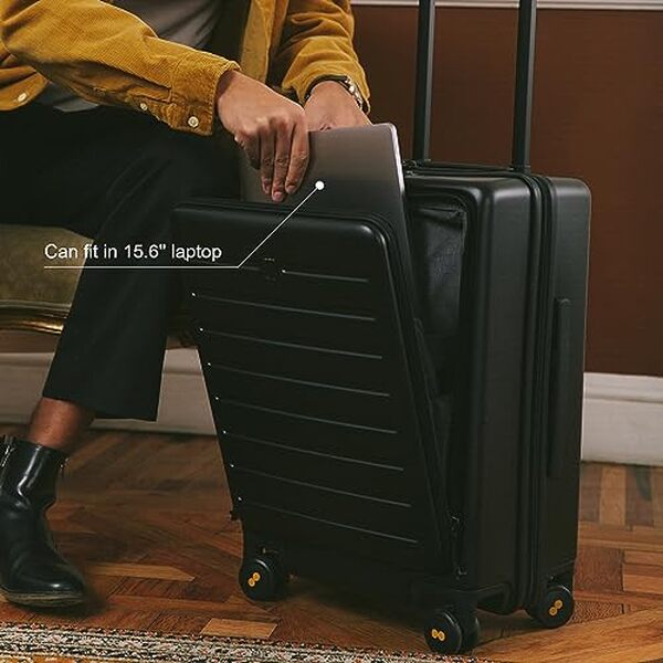 Découvrez notre test détaillé de la valise cabine LEVEL8 équipée d'une poche avant pour ordinateur. Caractéristiques, avantages et avis pour bien choisir. 