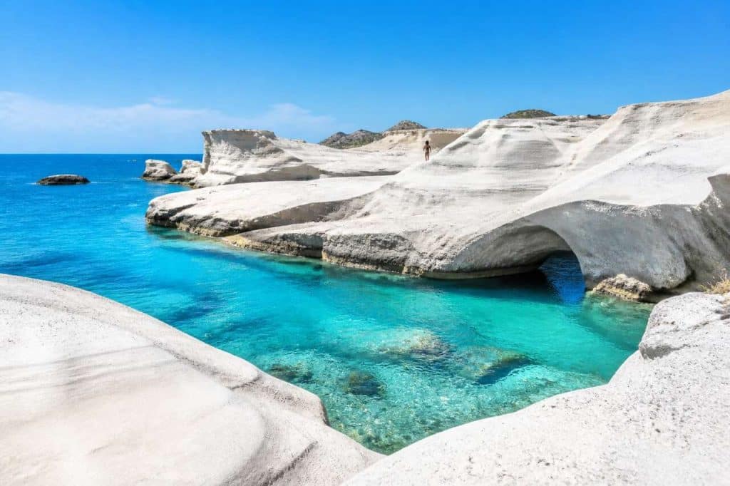 Comment choisir une excursion en bateau à Milos ?