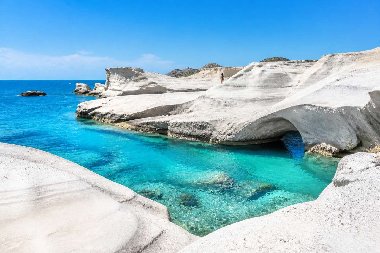 Comment choisir une excursion en bateau à Milos ?