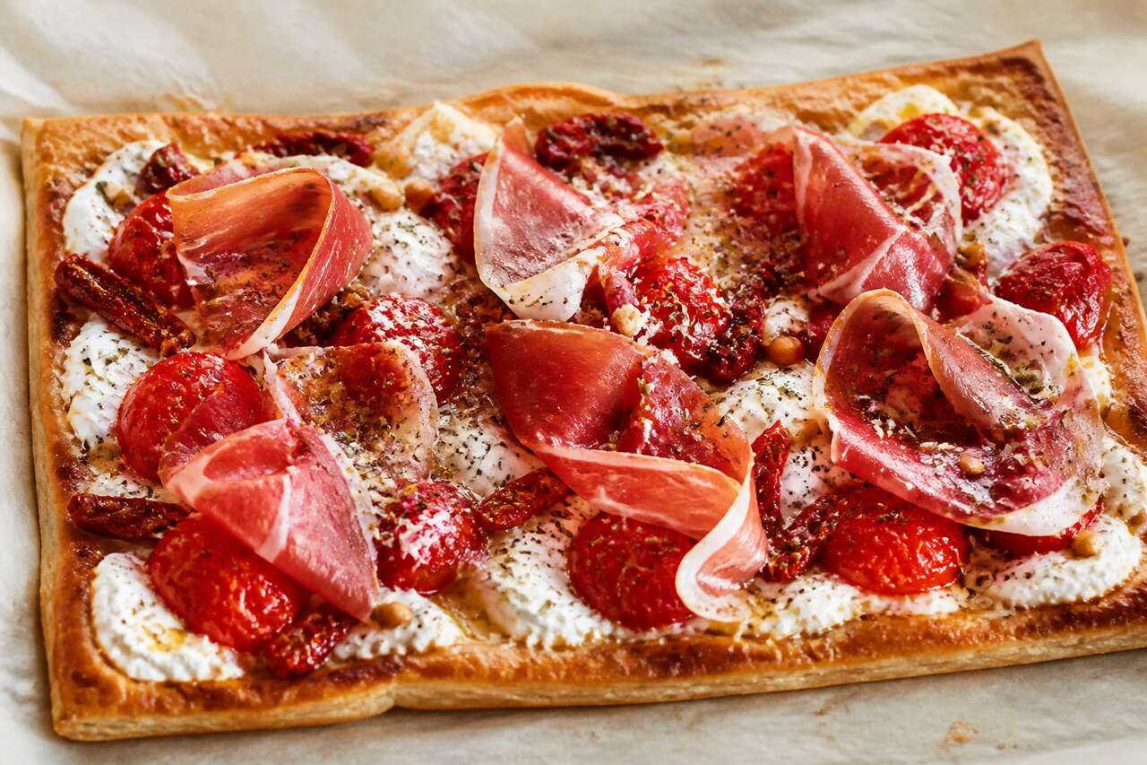 Tarte tomates, burrata et jambon de Bayonne