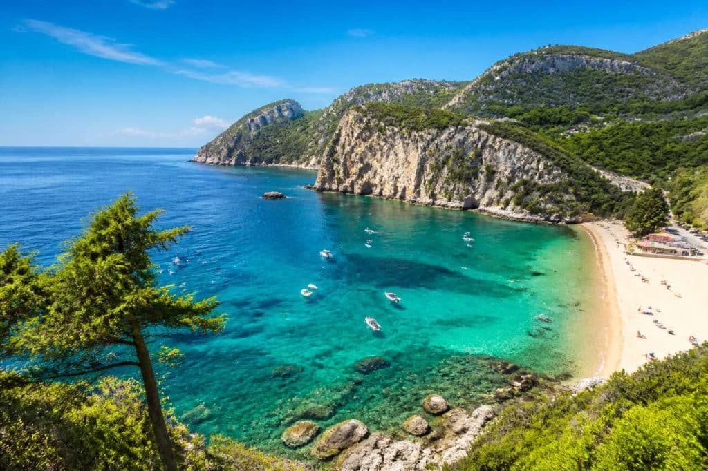 Paleokastritsa Beach : à la découverte des mystères de l'île émeraude