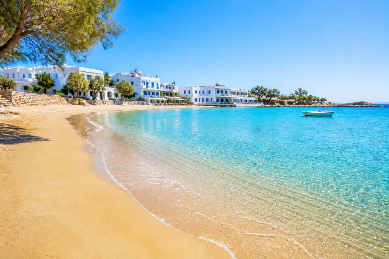 Séjour idyllique sur la sublime plage de Logaras : entre détente et aventure