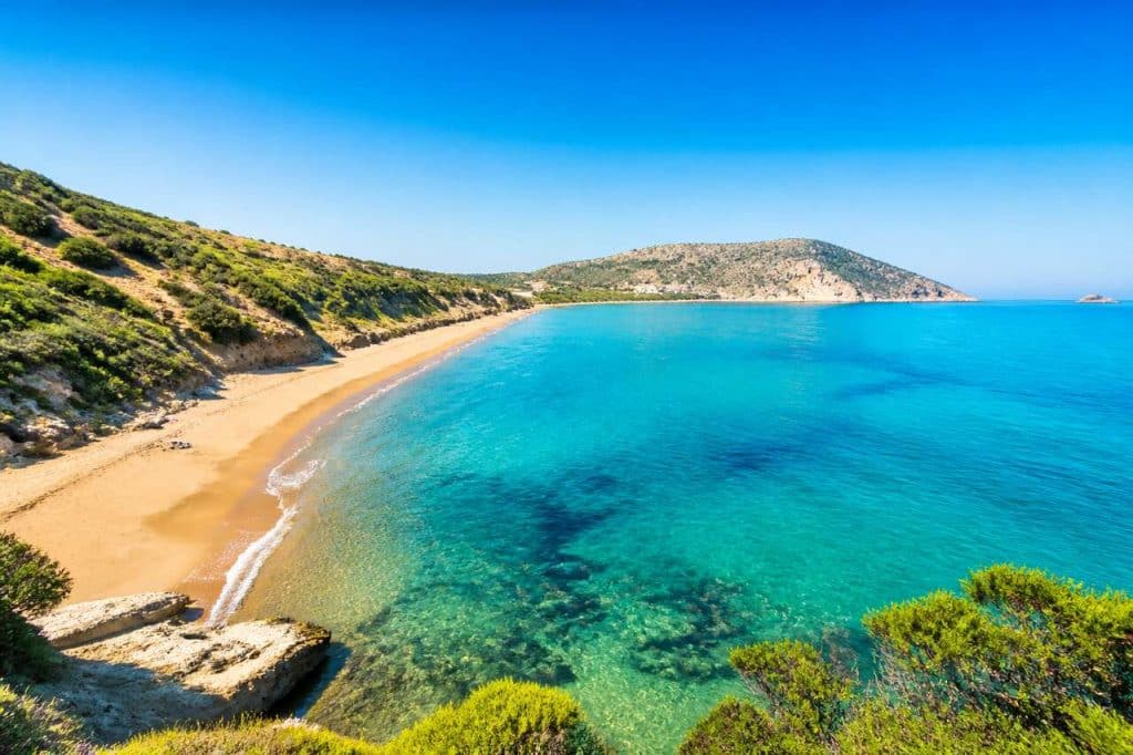 Découvrez les secrets cachés de Gerakas Beach : entre nature préservée et évasion marine