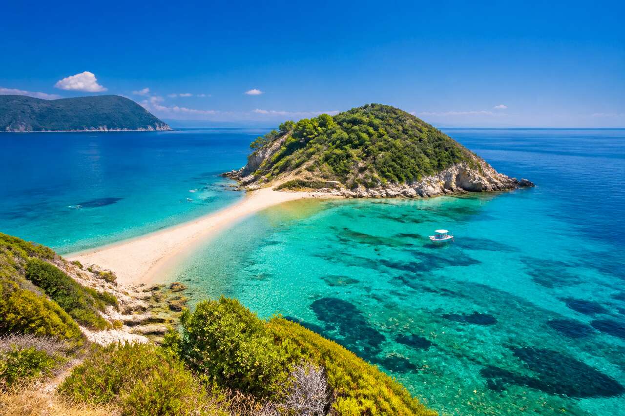 à la découverte du joyau caché de Marathonisi Beach : un paradis naturel à Zakynthos