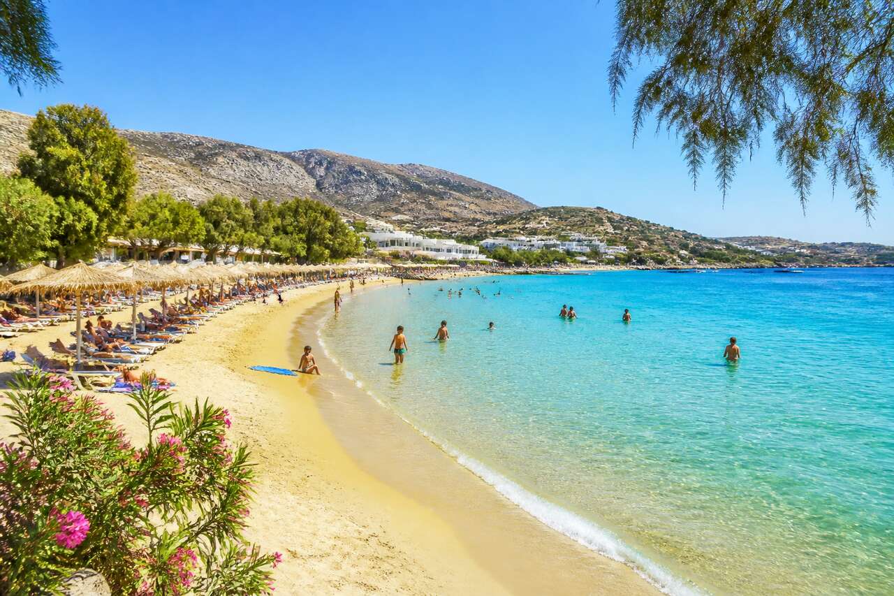 Baignade et paysages : une journée à Agia Anna Beach, naxos