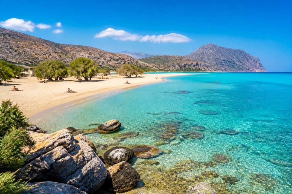 Stavros Beach en Crète : plongez dans les eaux cristallines d'un paradis caché