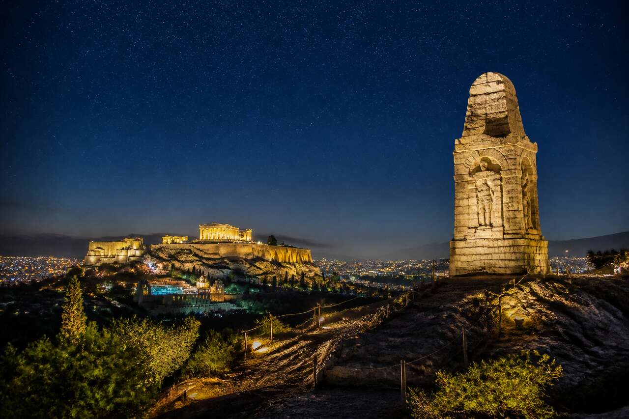 Exploration nocturne : la face cachée de la colline de Philopappos
